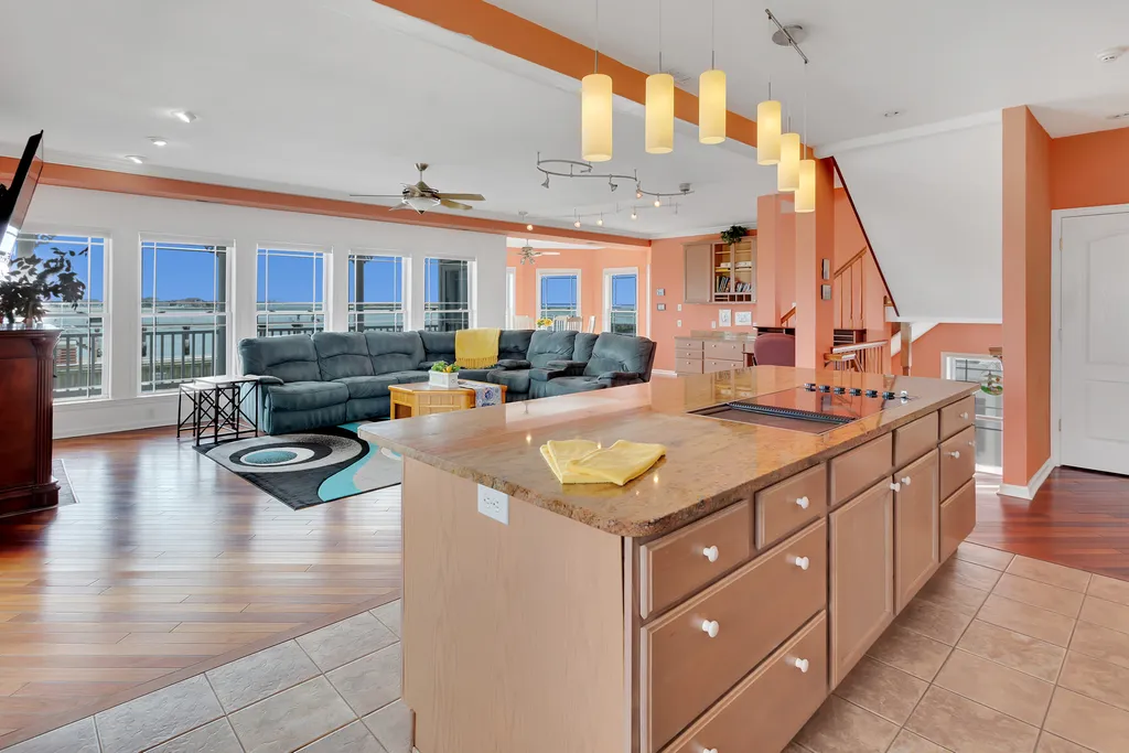 ❤️ Exquisite Gourmet Kitchen, The Island is HUGE!