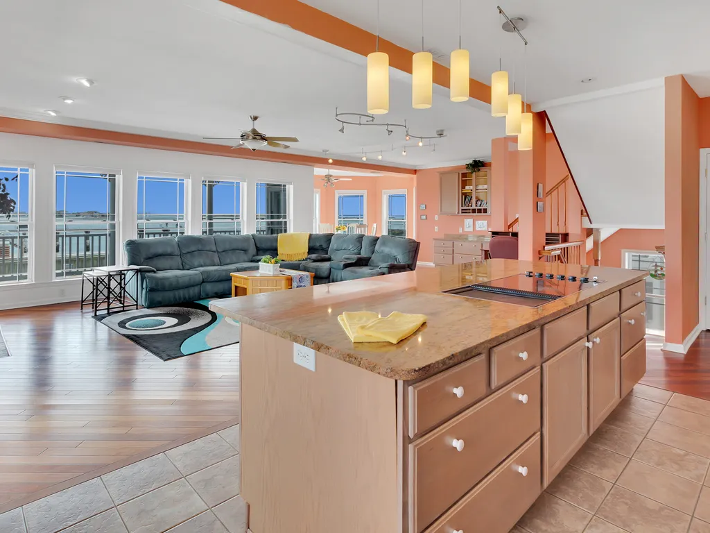 ❤️ Exquisite Gourmet Kitchen, The Island is HUGE!