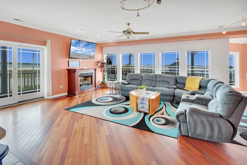 ❤️The living room is Incredible! Huge Living room for all of your happy guests!