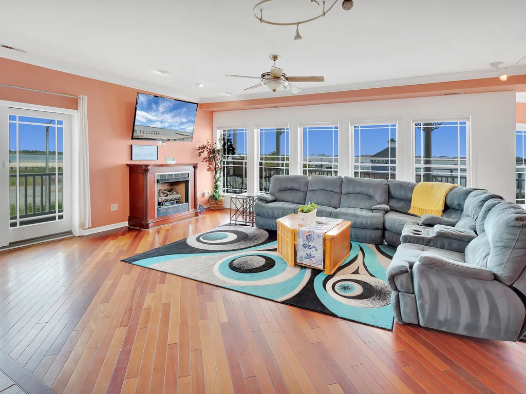 ❤️The living room is Incredible! Huge Living room for all of your happy guests!