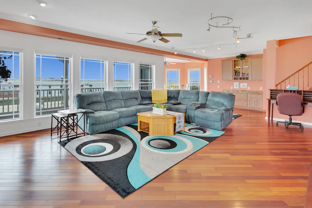 ❤️The living room is Incredible! Huge Living room for all of your happy guests!