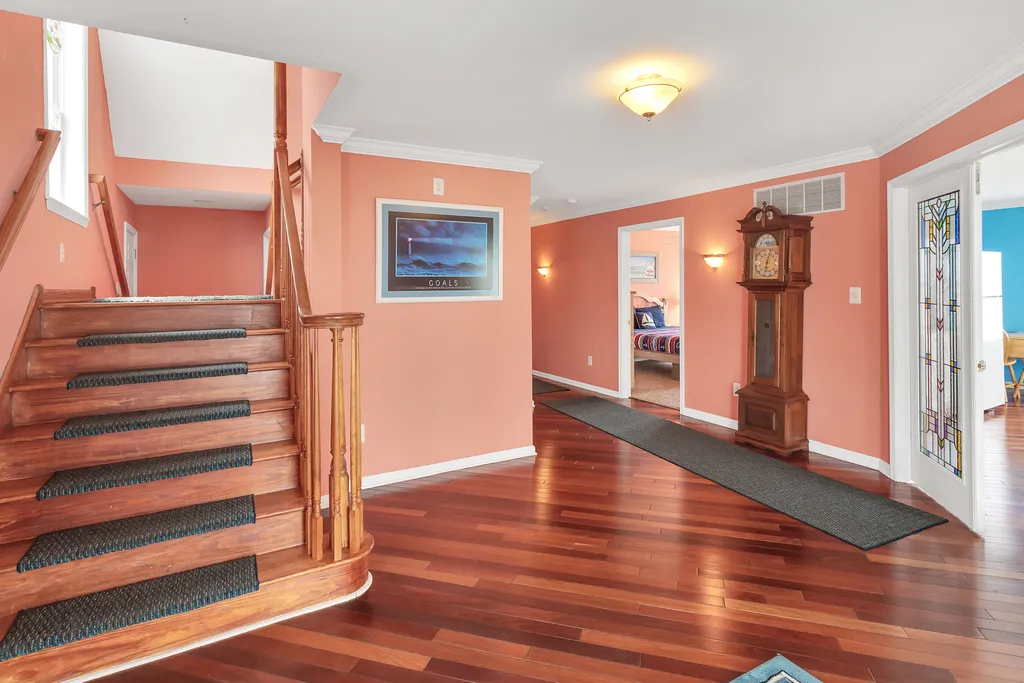 ❤️ Sure to be impressed with the entryway into the Corner Beach House!