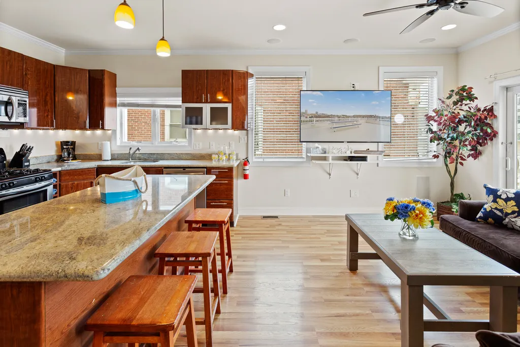 ❤️ Experience for yourself our Wonderful Kitchen with granite countertops and beautiful lighting! Take advantage of the HUGE kitchen island for your tasty treats and drinks! The kitchen is Stocked with plates, cups, and utensils!