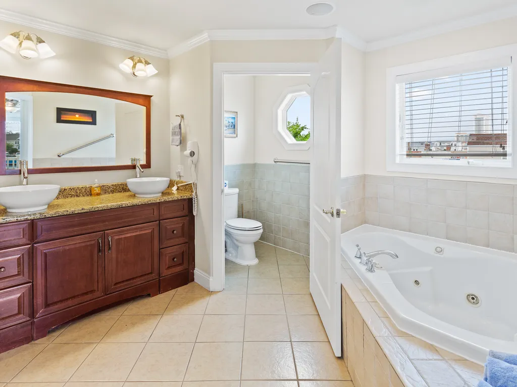 ❤️ Enjoy for yourself an Incredible master bath. Use your Soothing Jacuzzi Tub and turn-on the Heated Tile Floor, you will think you have gone to Heaven! Take advantage of two stylish vessel sinks and Enjoy the HUGE Walk-In Shower. WOW!