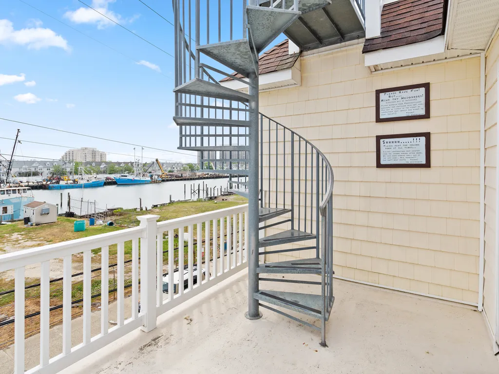 ❤️ Amazing Deck right outside of the Master Bedroom. Unique and beautiful spiral staircase that takes you up to the One-of-A-Kind Rooftop Deck with amazing views to experience! 