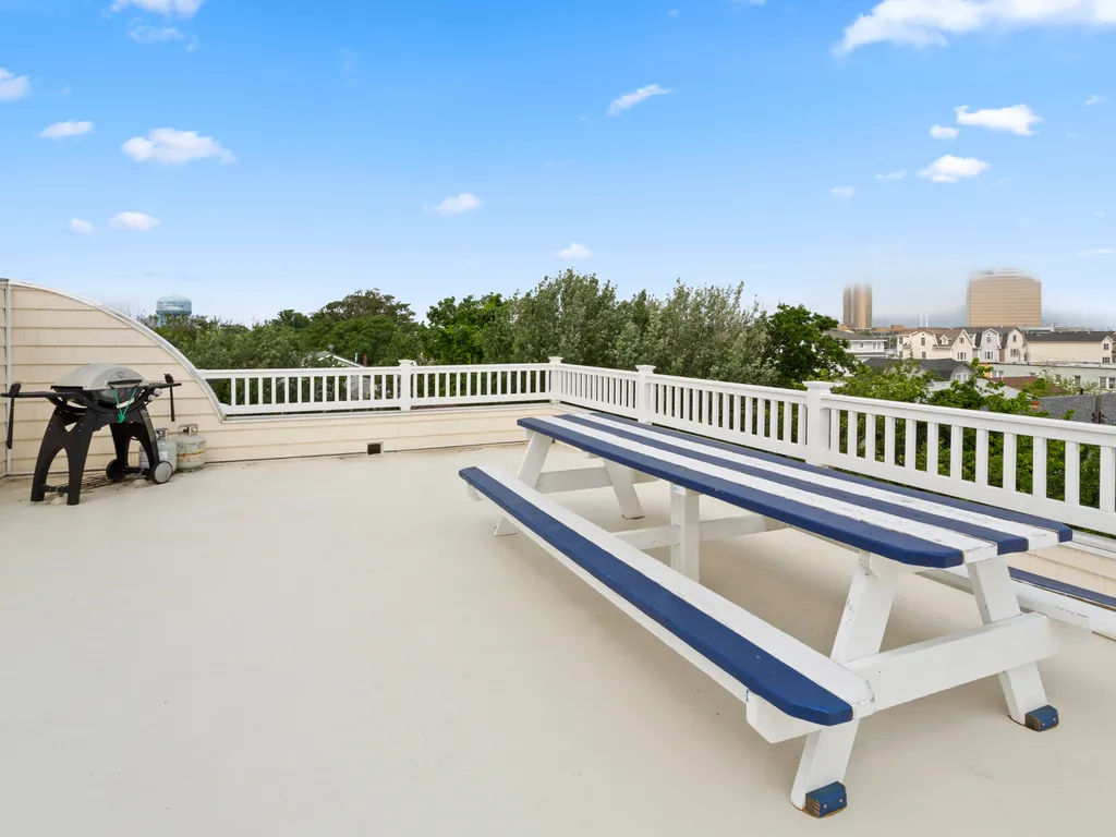 ❤️ Enjoy a Barbeque with family &amp;amp; friends on the One-of-A-Kind Rooftop Deck! We supply propane Grill and the propane! Imagine yourself grilling on the deck with the stunning views, sounds and smells of the ocean. ONLY at the Top End Townhome!