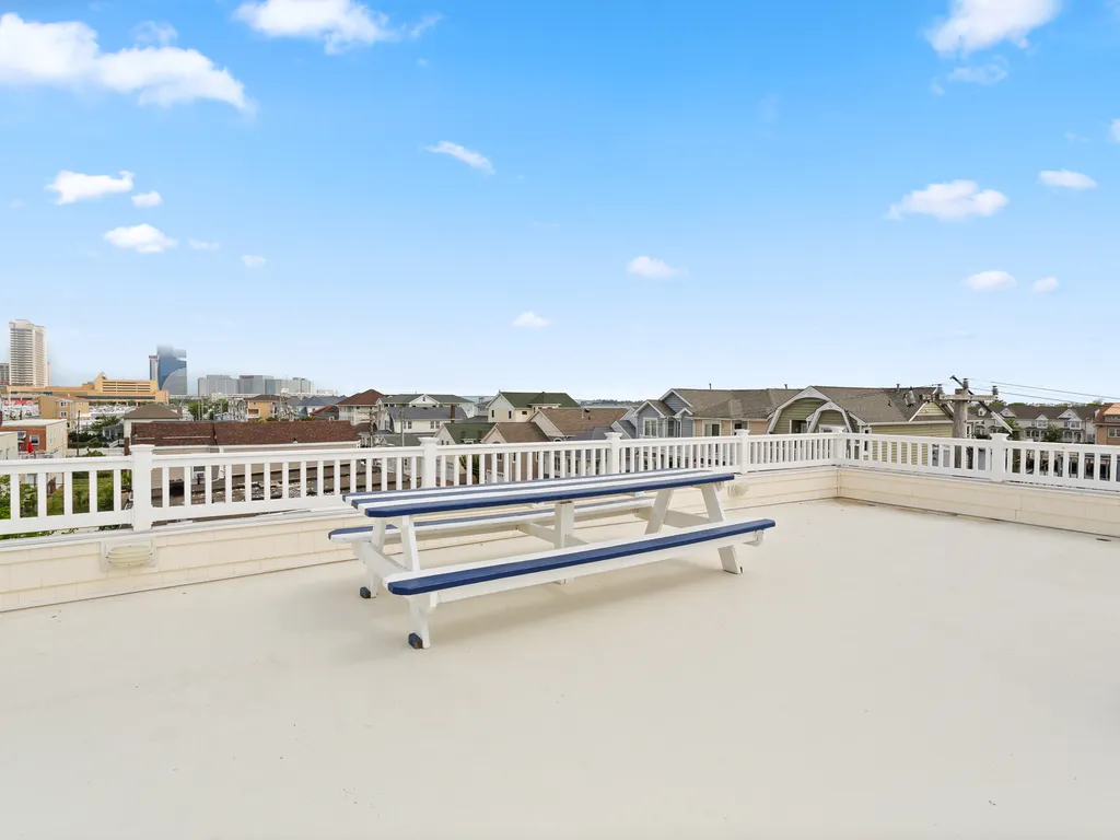 ❤️ Experience unforgettable views both day and night from the &amp;ldquo;One-of-a-Kind&amp;rdquo; ROOFTOP DECK! No other property in the area has an experience like the Rooftop Deck at the Top End Townhomes! The deck is HUGE with stunning views any time of day or night! We h