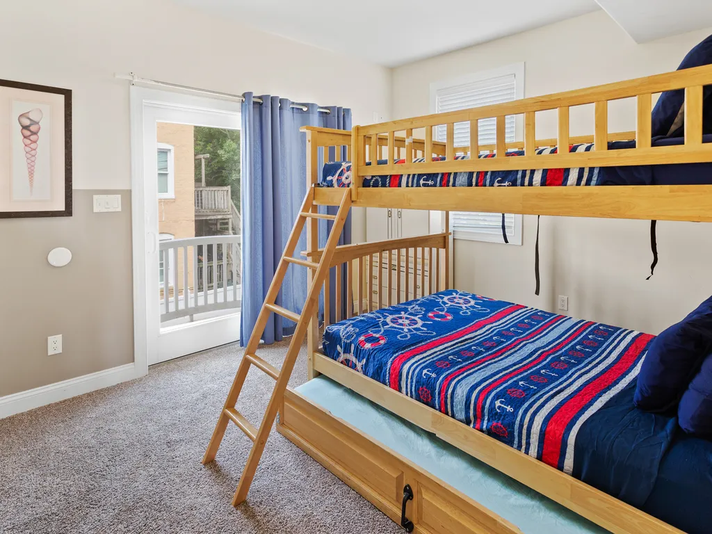❤️ You will love the Bunk Bed room! This is not your normal bunk bed! The bunk bed has a high quality pull out Trundle Bed underneath it. You can comfortably sleep five adults in this bed. We provide high quality bed linens for you to enjoy! 