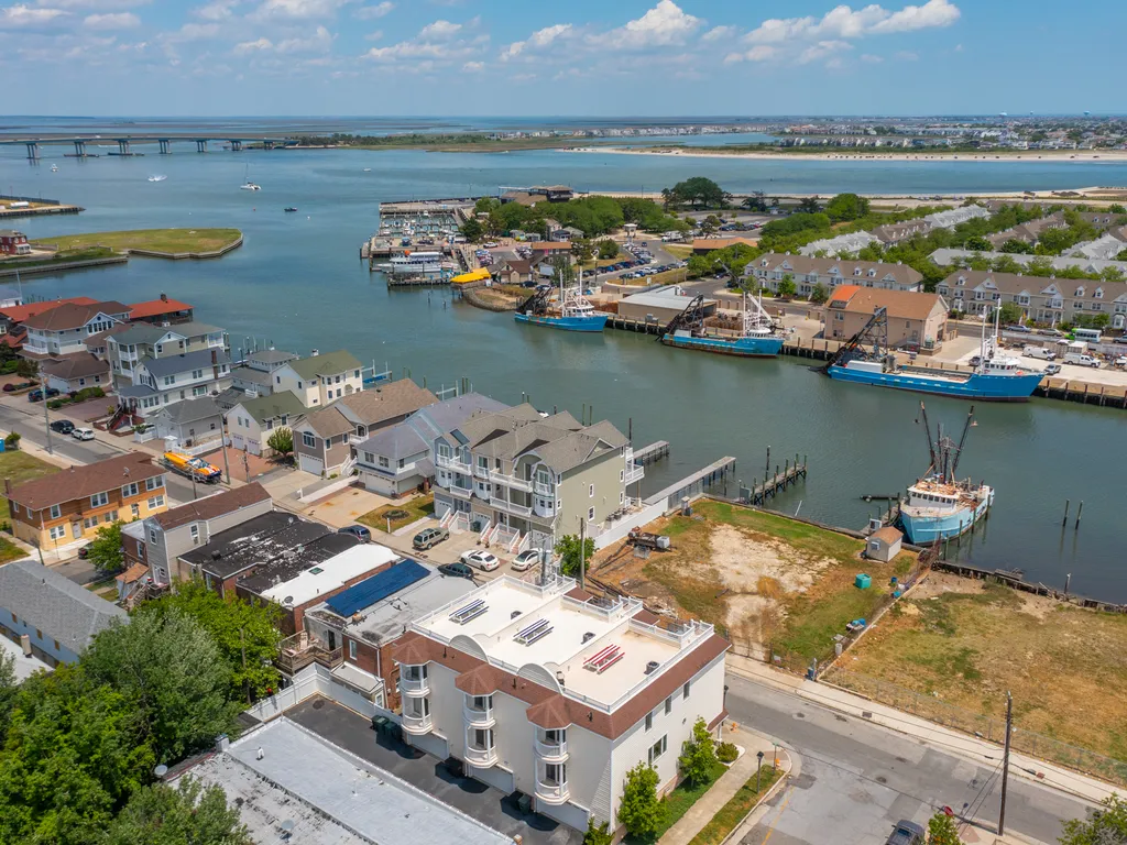 ❤️ Great Location! Quiet and safe neighborhood but still very close to all the fun! The Boardwalk, Beach, Restaurants, Casino&amp;rsquo;s, Sights, and Boating all within minutes away! 