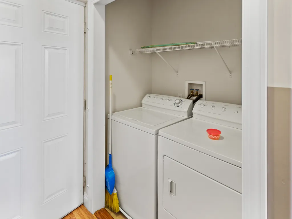 ❤️ We have a Washer and Dryer available for your convenience. We provide laundry detergent!