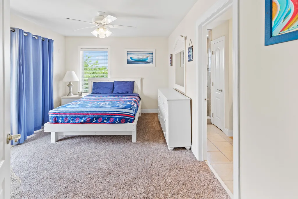 ❤️ After a great day out on the town get a Great Nights Rest in your large and comfortable 2nd master bedroom (Yes we have Two Master Bedrooms)! Use the Luxury En-Suite with a LARGE walk-in-shower. Enjoy the fresh sea air from your Own Private Deck!