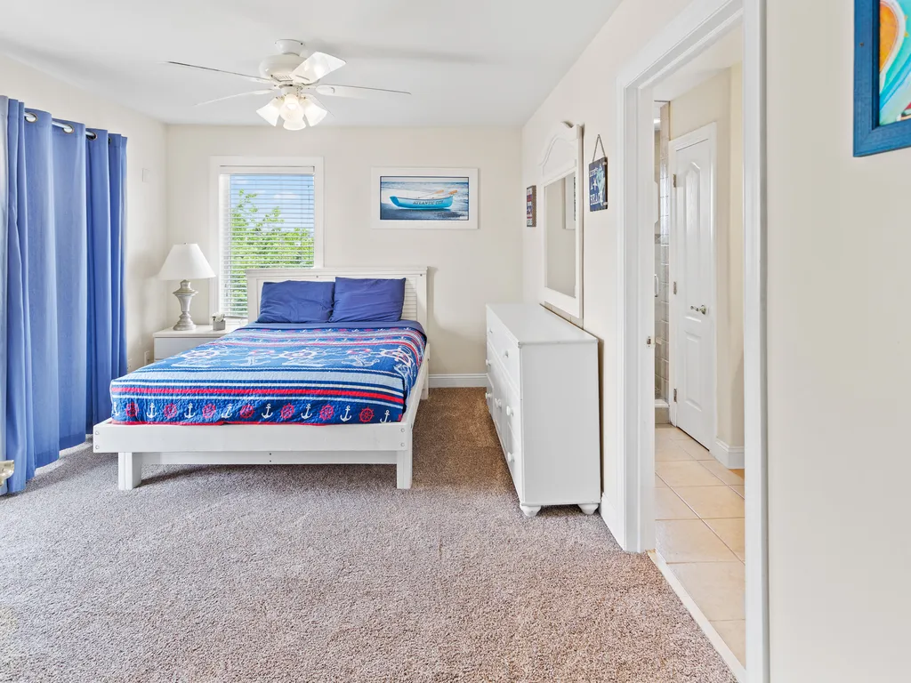 ❤️ After a great day out on the town get a Great Nights Rest in your large and comfortable 2nd master bedroom (Yes we have Two Master Bedrooms)! Use the Luxury En-Suite with a LARGE walk-in-shower. Enjoy the fresh sea air from your Own Private Deck!