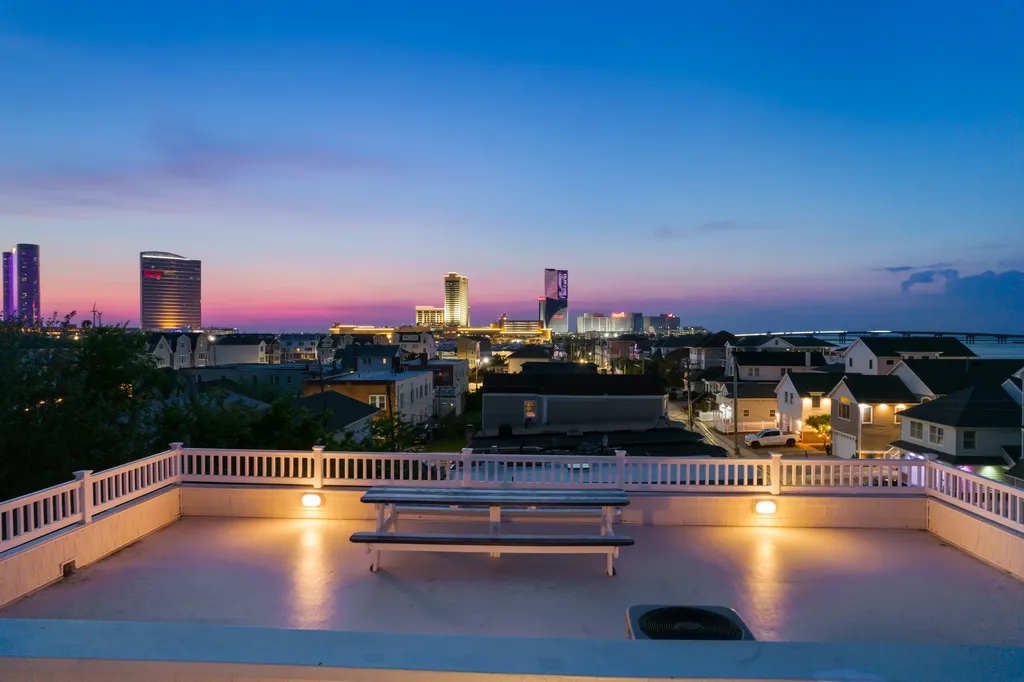 ❤️ Experience unforgettable views both day and night from the &amp;ldquo;One-of-a-Kind&amp;rdquo; ROOFTOP DECK! No other property in the area has an experience like the Rooftop Deck at the Top End Townhomes! The deck is HUGE with stunning views any time of day or night!