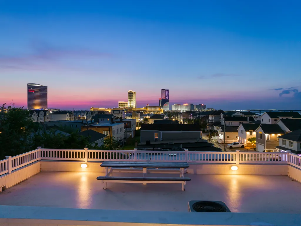 ❤️ Experience unforgettable views both day and night from the &amp;ldquo;One-of-a-Kind&amp;rdquo; ROOFTOP DECK! No other property in the area has an experience like the Rooftop Deck at the Top End Townhomes! The deck is HUGE with stunning views any time of day or night!