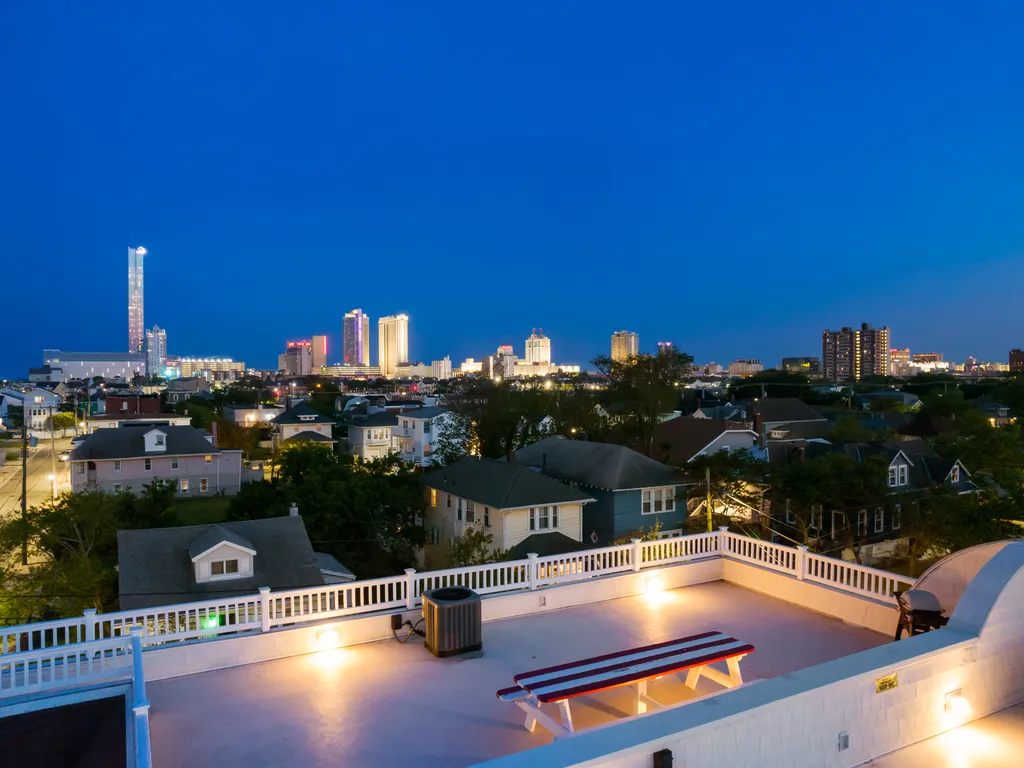 ❤️ Experience unforgettable views both day and night from the &amp;ldquo;One-of-a-Kind&amp;rdquo; ROOFTOP DECK! No other property in the area has an experience like the Rooftop Deck at the Top End Townhomes! The deck is HUGE with stunning views any time of day or night!