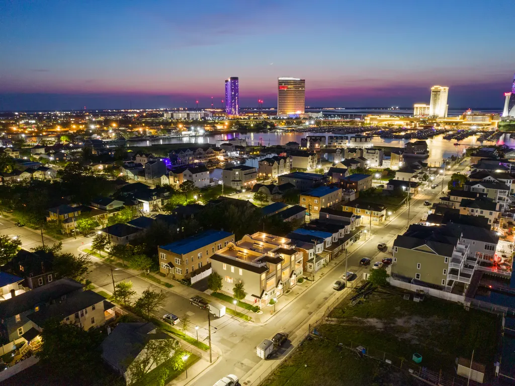 ❤️ Experience unforgettable views both day and night from the &amp;ldquo;One-of-a-Kind&amp;rdquo; ROOFTOP DECK! No other property in the area has an experience like the Rooftop Deck at the Top End Townhomes! The deck is HUGE with stunning views any time of day or night!