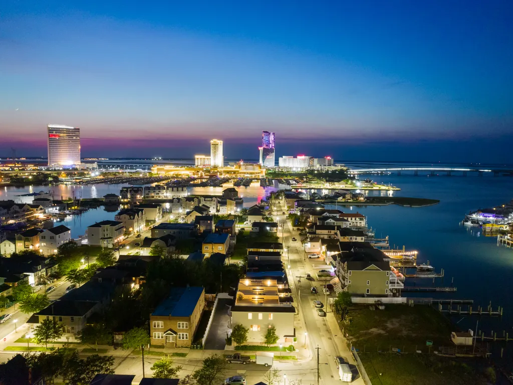 ❤️ Experience unforgettable views both day and night from the &amp;ldquo;One-of-a-Kind&amp;rdquo; ROOFTOP DECK! No other property in the area has an experience like the Rooftop Deck at the Top End Townhomes! The deck is HUGE with stunning views any time of day or night!