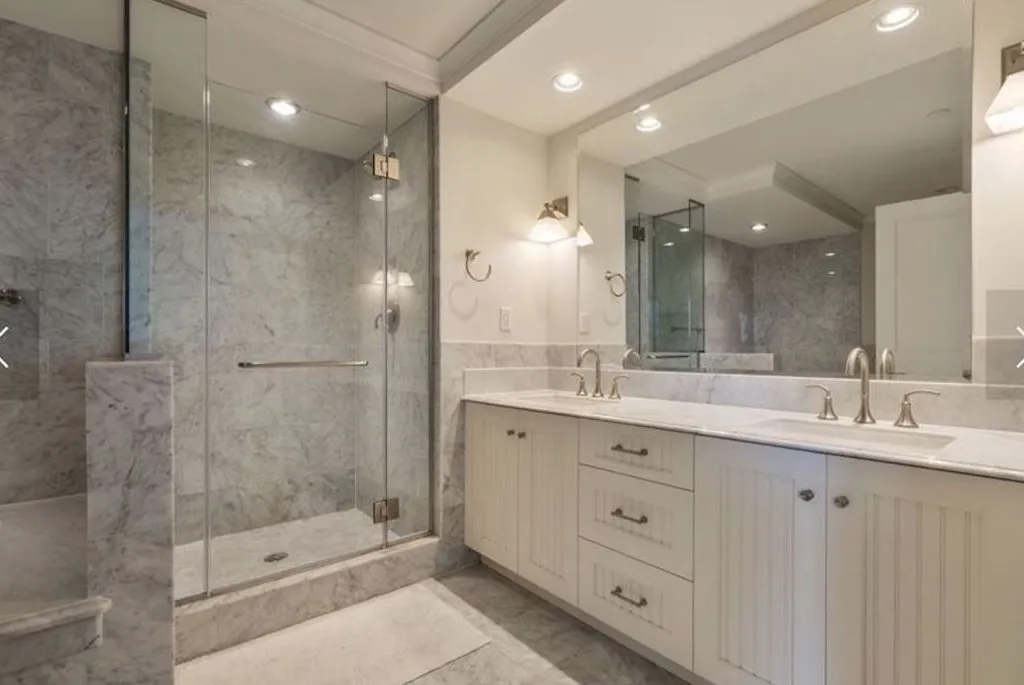 Stand alone shower in the main bathroom