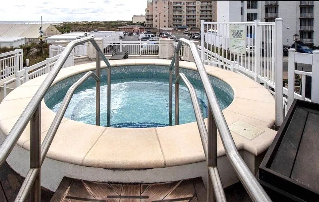 Who wants to go hot tubbing after a long day at the beach