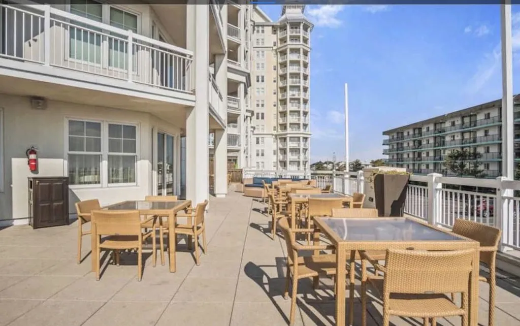 Outdoor dining area at the pool