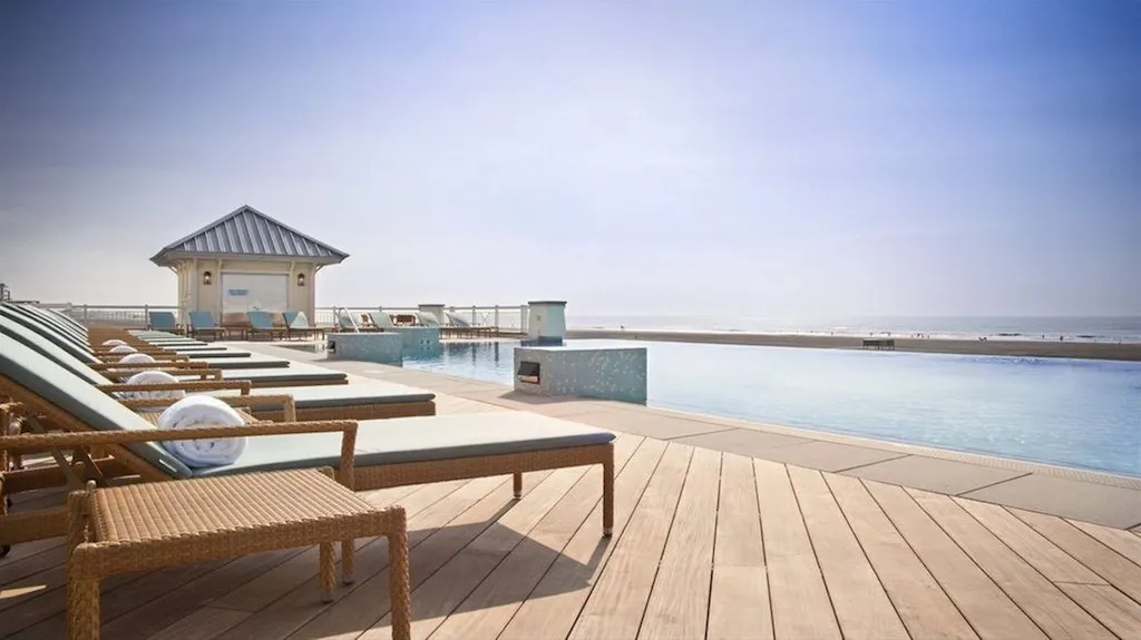 Most beautiful Infinity Pool Overlooking the Atlantic