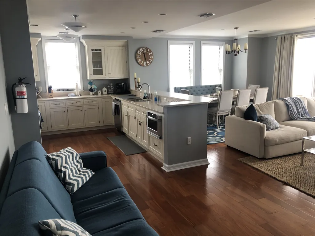 Kitche, Living &amp;amp; Dining Rooms with access to Oceanside Verandah