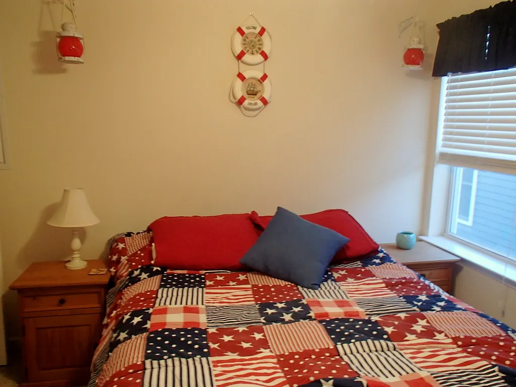 bedroom #4 queen bed