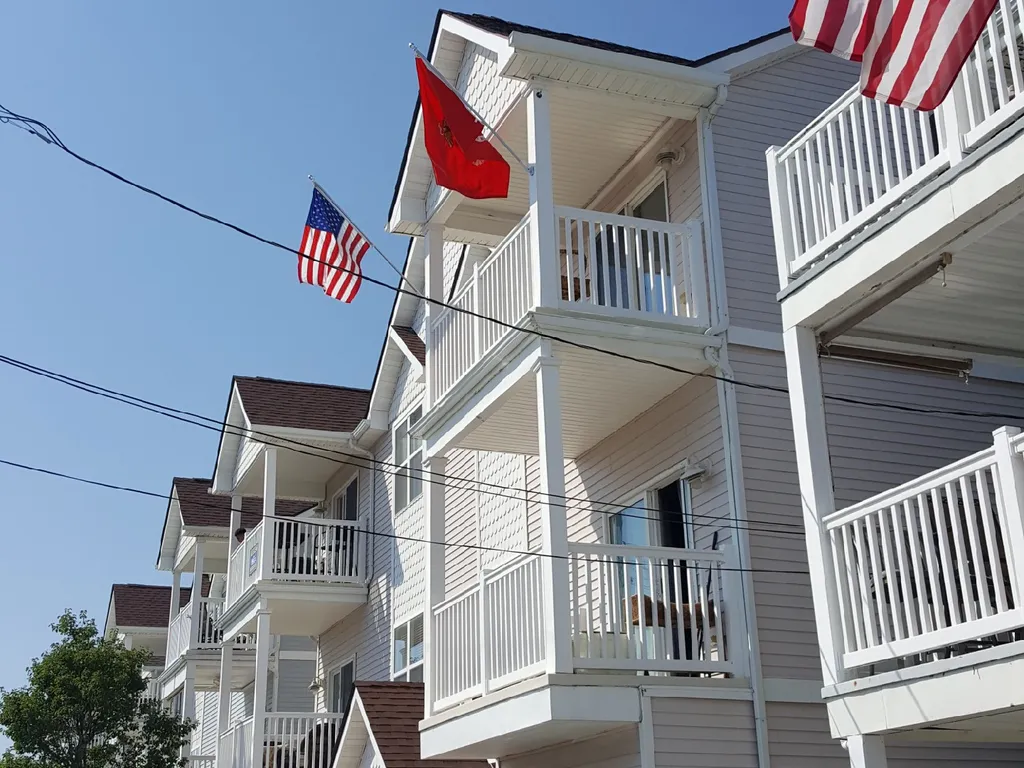Top unit with flags