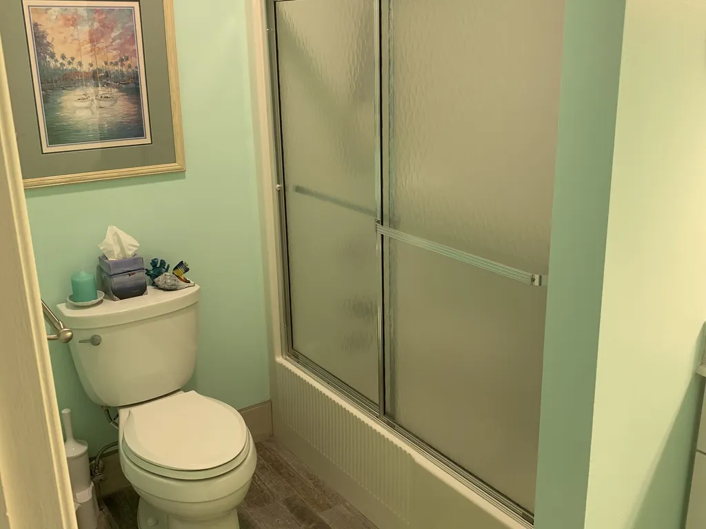 2nd Bedroom Bath Tub/Shower