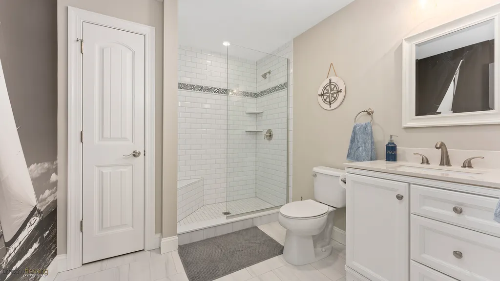 1st FLOOR BATHROOM