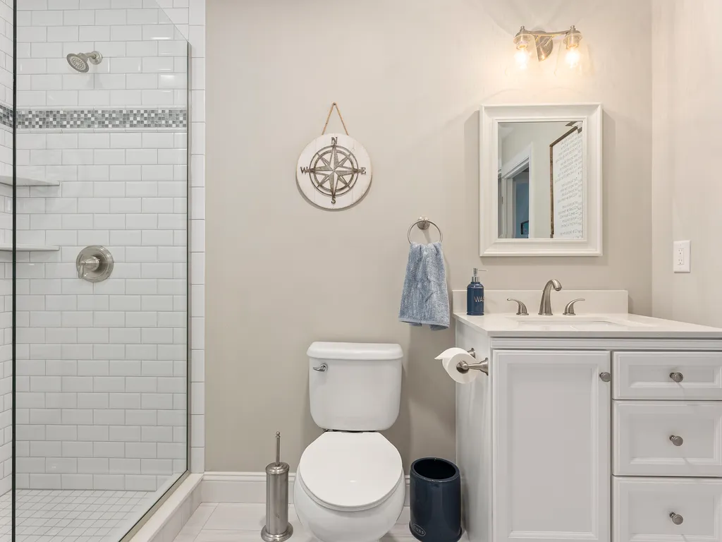 1st FLOOR BATHROOM