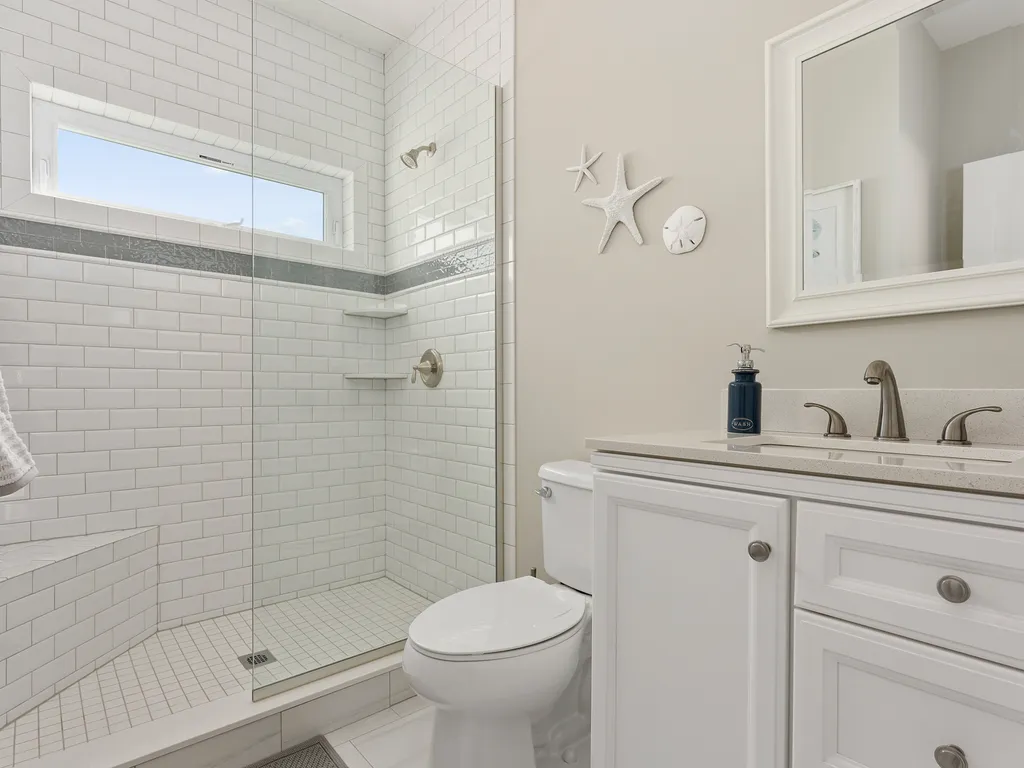 2nd FLOOR BATHROOM