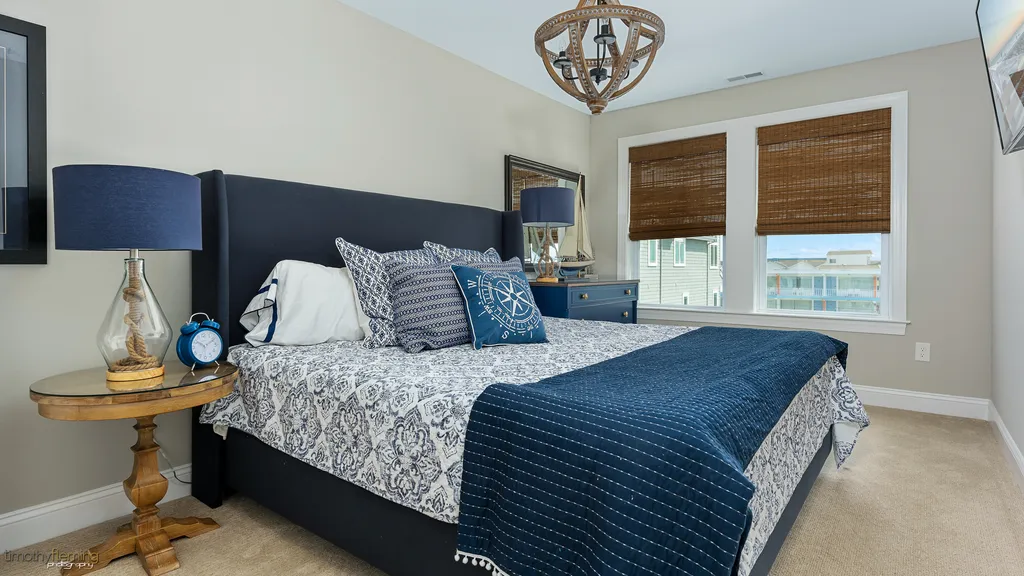 3rd FLOOR KING BEDROOM