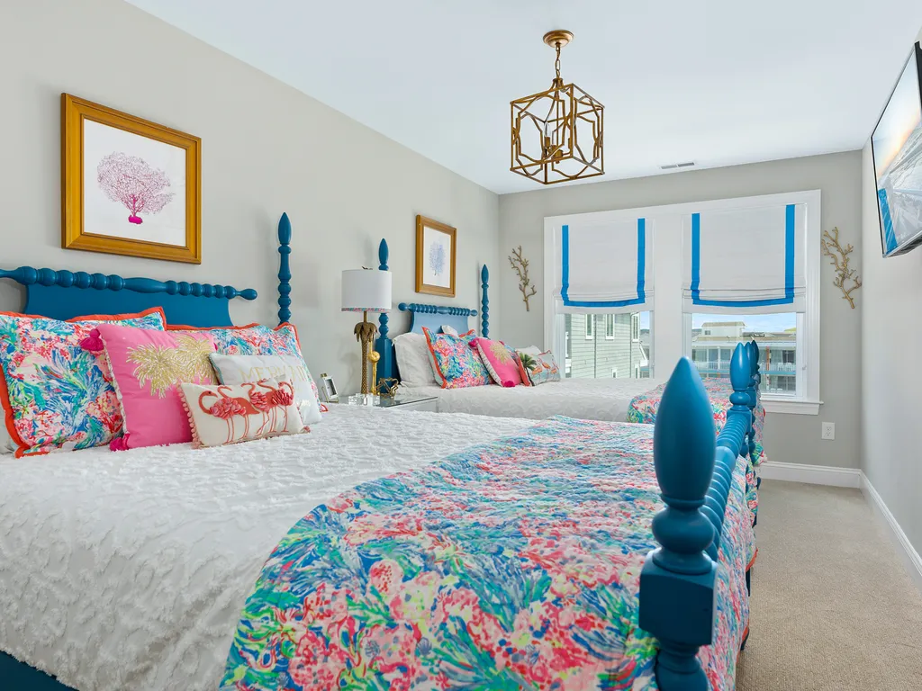 3rd FLOOR DOUBLE QUEEN BEDROOM