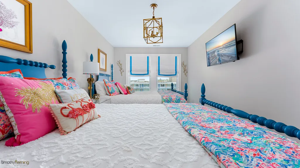 3rd FLOOR DOUBLE QUEEN BEDROOM