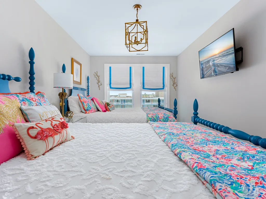 3rd FLOOR DOUBLE QUEEN BEDROOM
