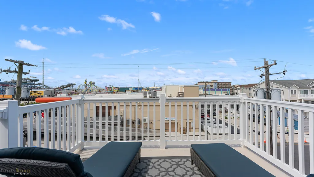3rd FLOOR DECK