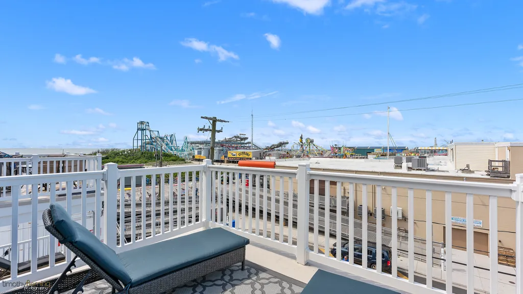 3rd FLOOR DECK