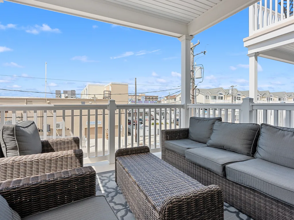 2nd FLOOR DECK
