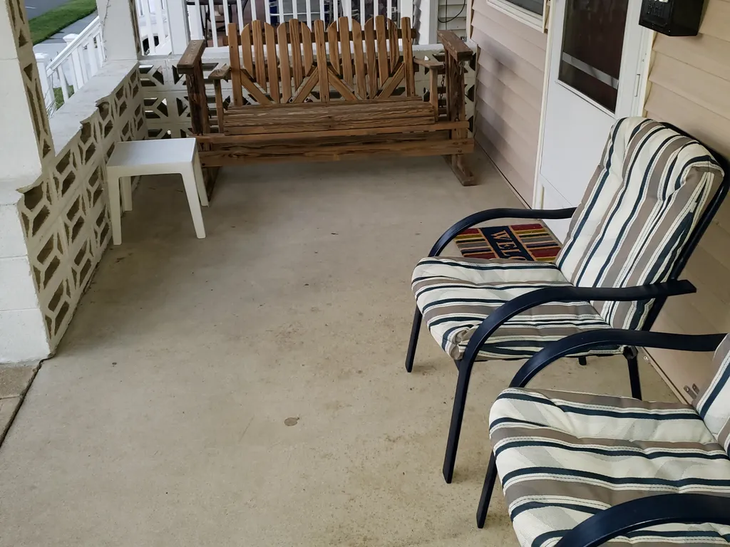 Extra large front porch!