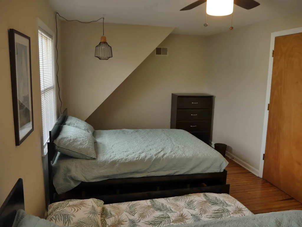 2nd flr 2 full beds with 2 twin trundles