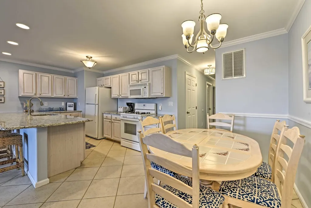 Open concept dining area and kitchen