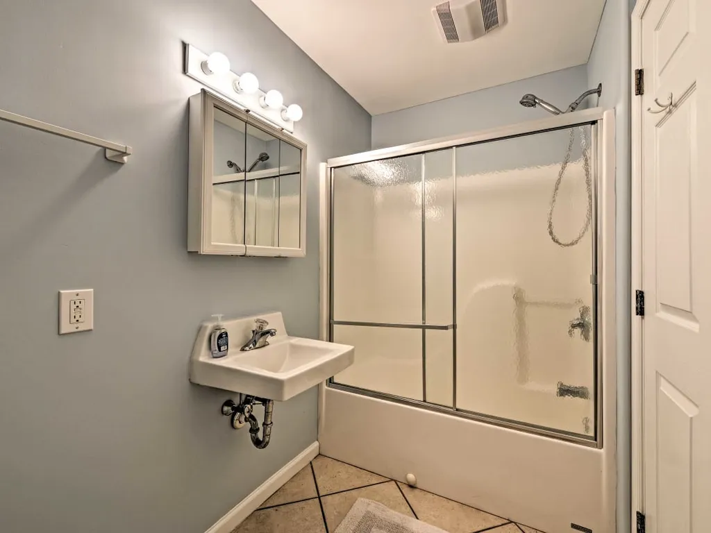 1st floor master bath