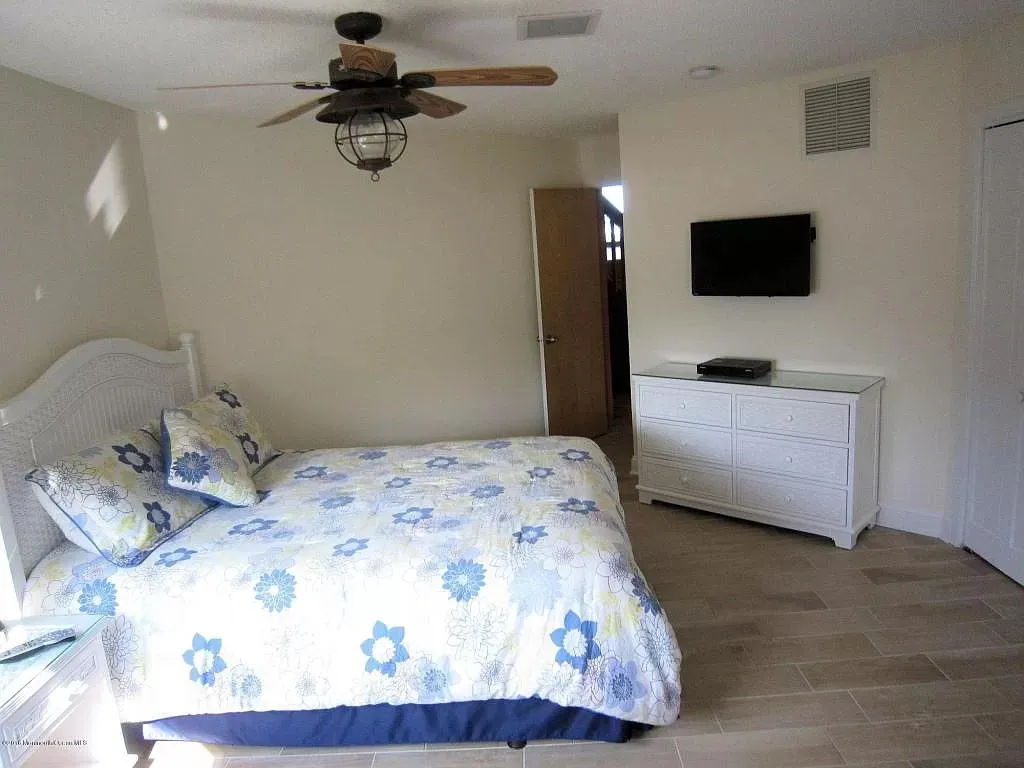 Guest Bedroom First Floor