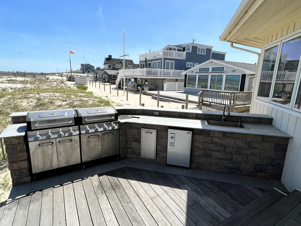 Outdoor Kitchen and Grill