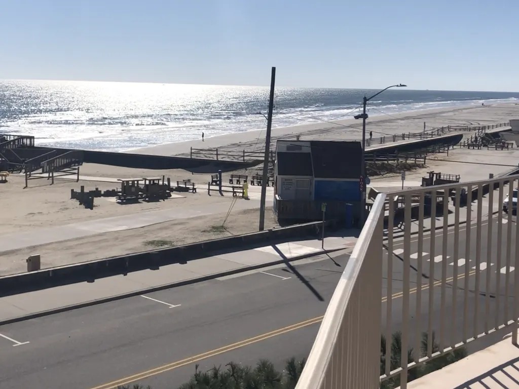3rd Floor Facing South