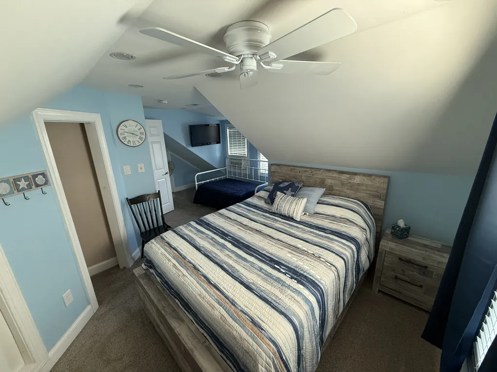 Queen 4th bedroom 