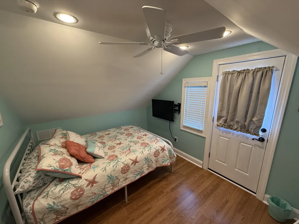 Queen 3rd bedroom