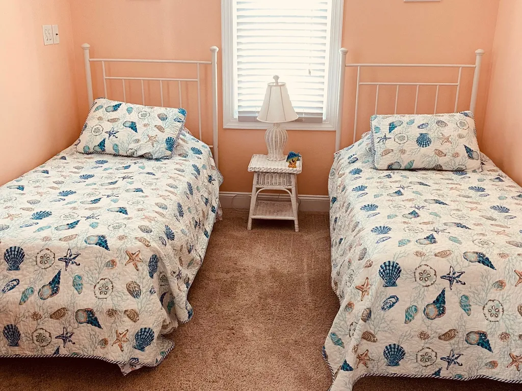 2 twin beds 1st floor