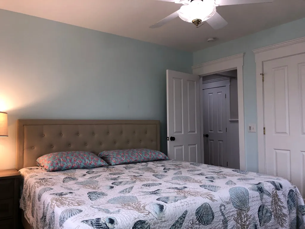 br#2 2nd floor king bed